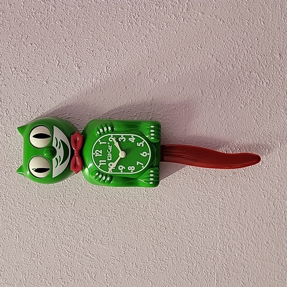 Christmas Cat green and red KIT-CAT CLOCK KAT KLOCK